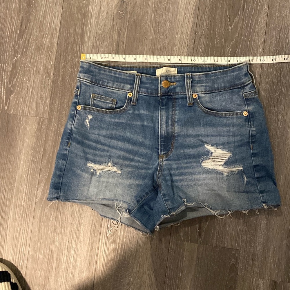Universal threads size 28 Jean short